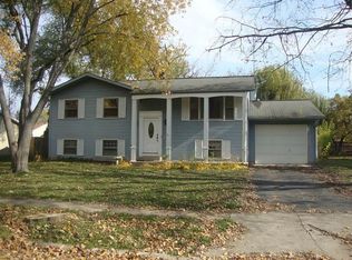 1502 Chesapeake Park Dr, Valparaiso, IN 46383