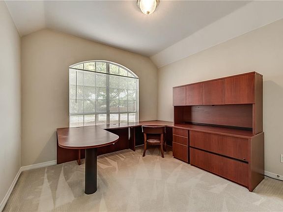 4th image of 2516 La Paloma Ln
