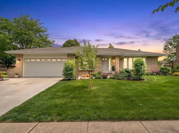 8129 Middlebury Ave, Woodridge, IL 60517