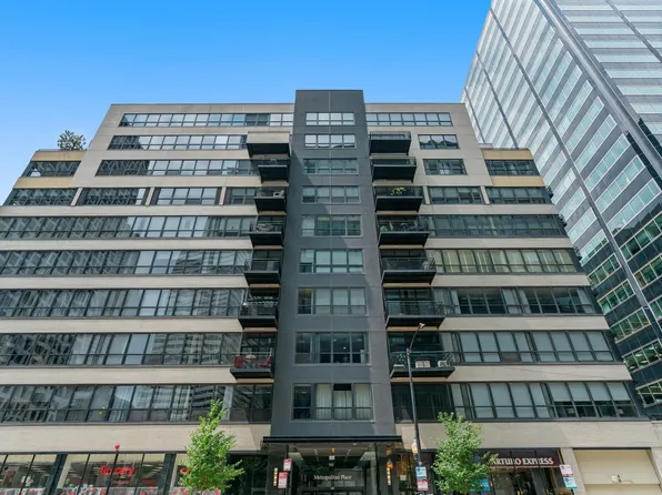 130 S Canal St APT 717, Chicago, IL 60606