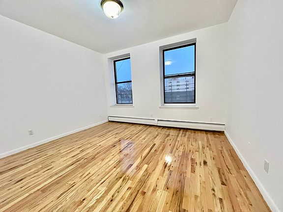 4th image of 751 Dawson St APT 4C