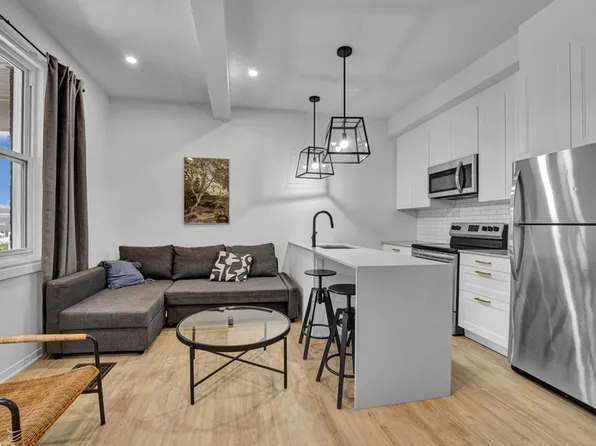 327 Catherine St Unit 2, Ottawa, ON K1R 5T4