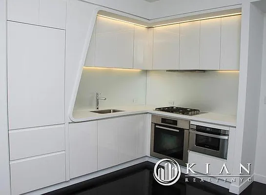 Rented by Kian Realty | media 15
