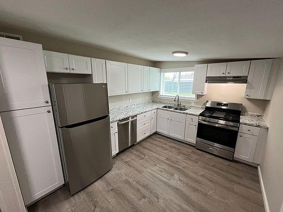 3rd image of 822 Piedmont Dr
