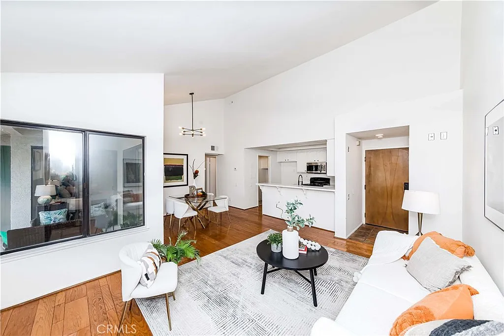 Building Photo - 2301 Apricot Dr