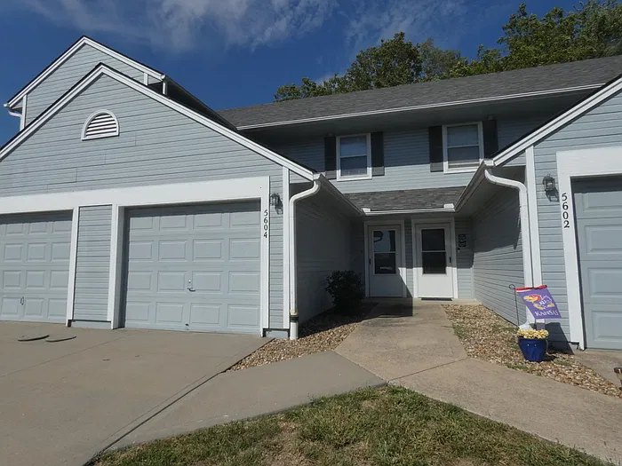 5604 NW 66th Ter