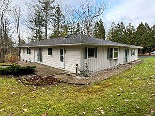 3rd image of 105 Lincoln Ct