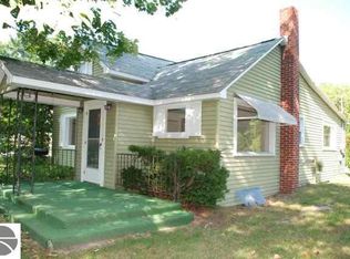 201 S 4th St, Leland, MI 49654