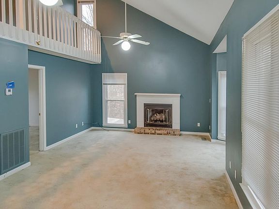 3rd image of 122 Richview Ct