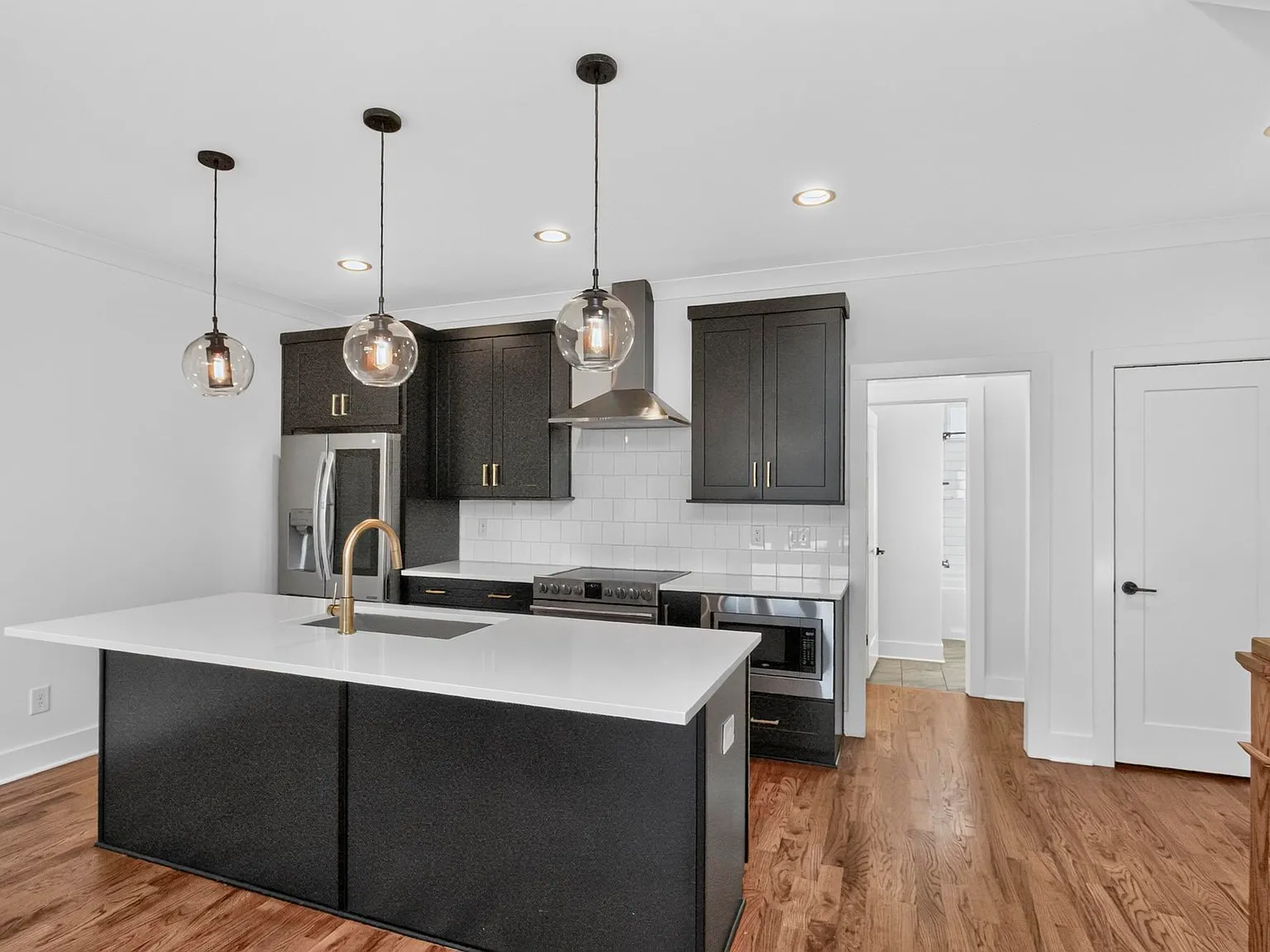 3 bed, 2033 sqft, $2,900 — Photo 4