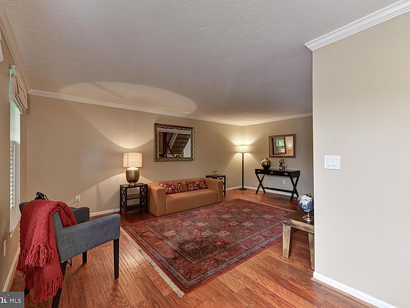 4th image of 6017 Goldenrod Ct