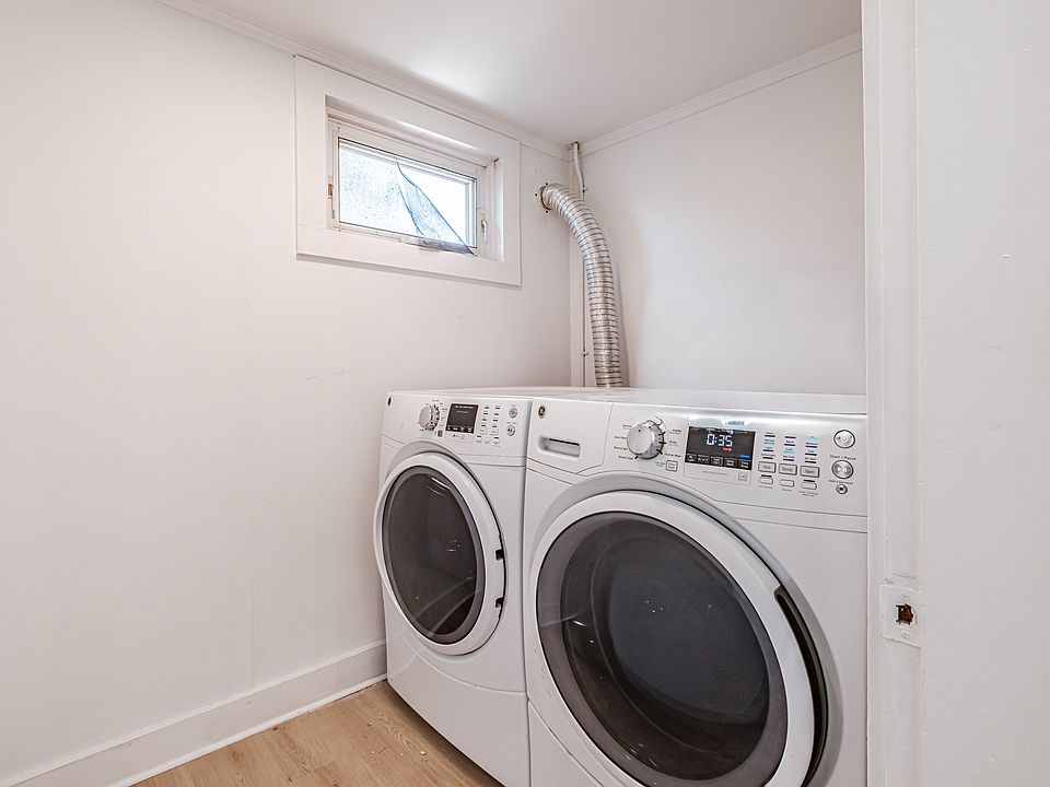 In unit new washer dryer