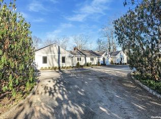 20 Valley Rd, Locust Valley, NY 11560