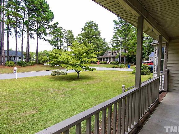3rd image of 428 Bennett Dr