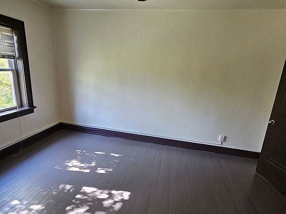 2nd image of 3056 N Palmer St #10