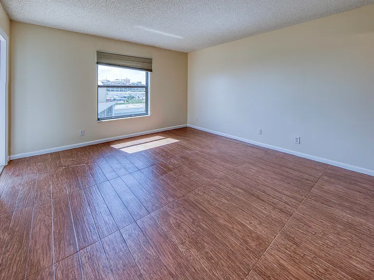 890 N Federal Hwy #412 — Photo 26
