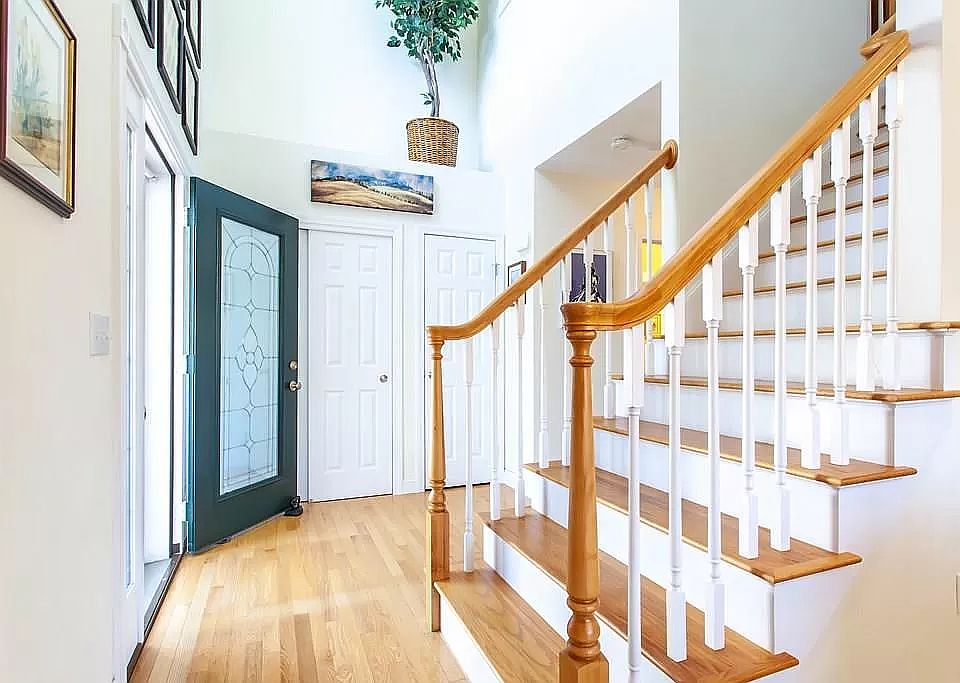 2 story foyer entrance
