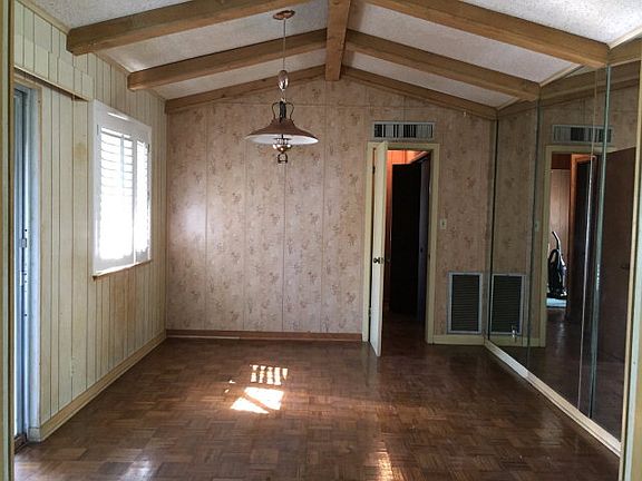 5th image of 27 Meadow Ln