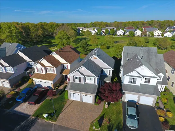 30 Kate Circle #30, Middle Island, NY 11953