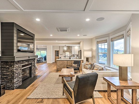 Main House - Open living room with Samsung high definition Smart TV including Sonos sound bar