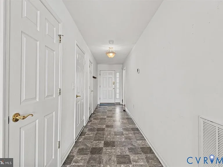 686 Lake Caroline Dr — Photo 19