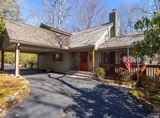 318 Rushing Brook Ln, Glenville, NC 28736