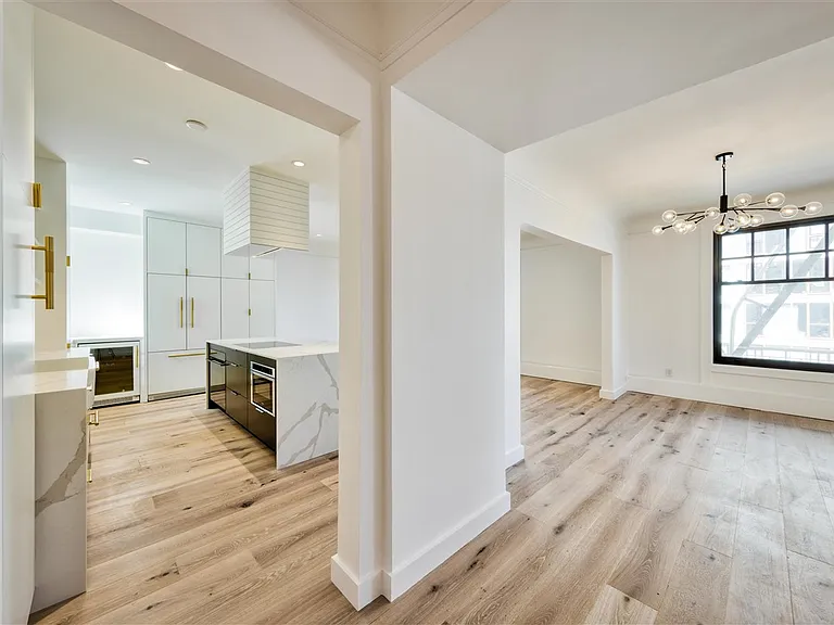 2145 Franklin St #4 — Photo 3