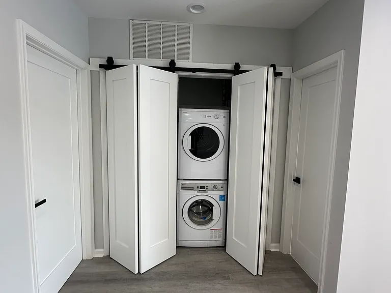 1608 E St NE #1 — Photo 7