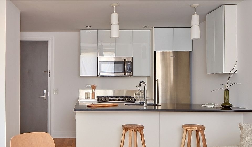 1st image of 550 W 54th St APT 1015