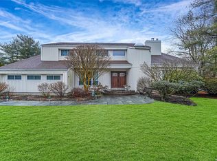 1 Mondavi Ln, East Setauket, NY 11733