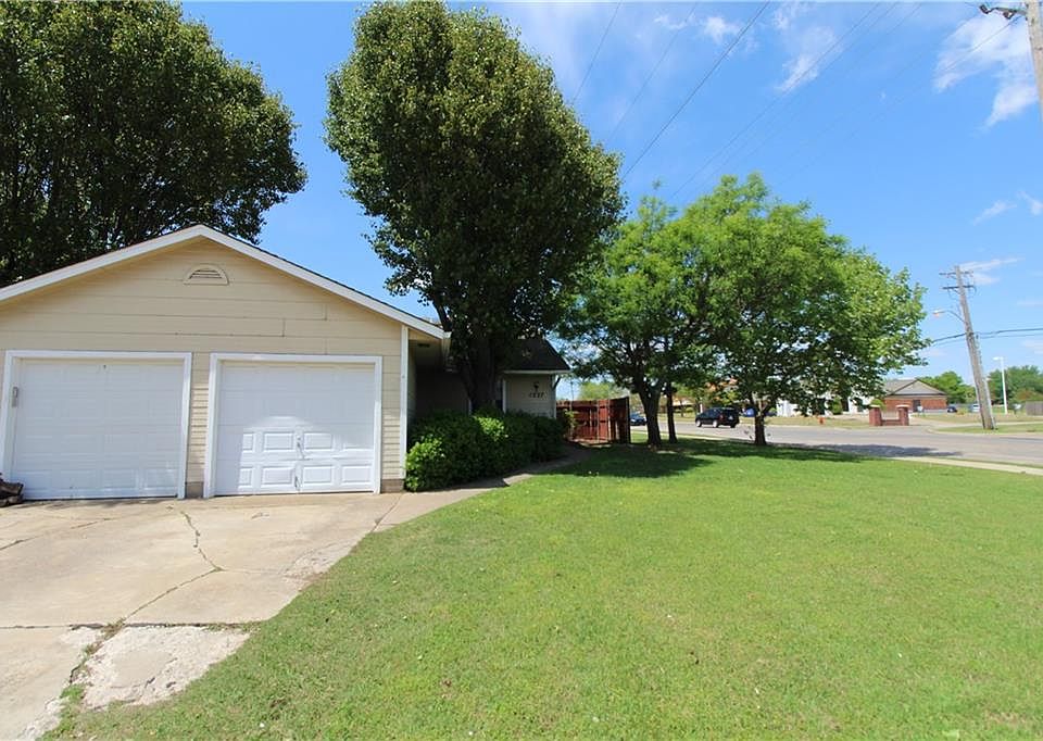 1st image of 1208 Parkwood Ct