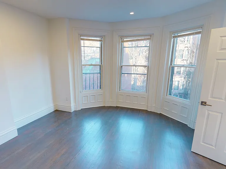 225 Newbury St #3R — Photo 2