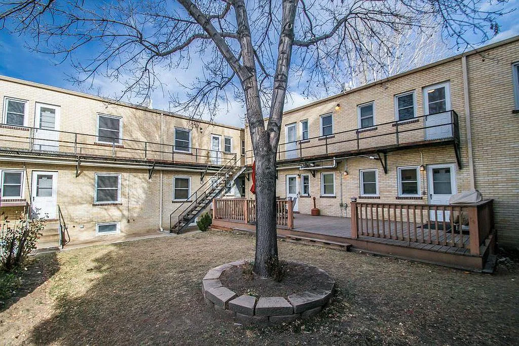2 bed, 900 sqft, $1,995 — Photo 2