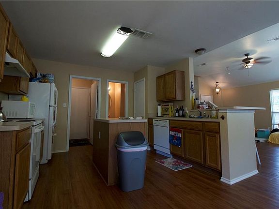 4th image of 2805 Newport Ave