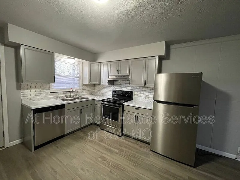 1 bed, 1.0 bath, $700 — Photo 1