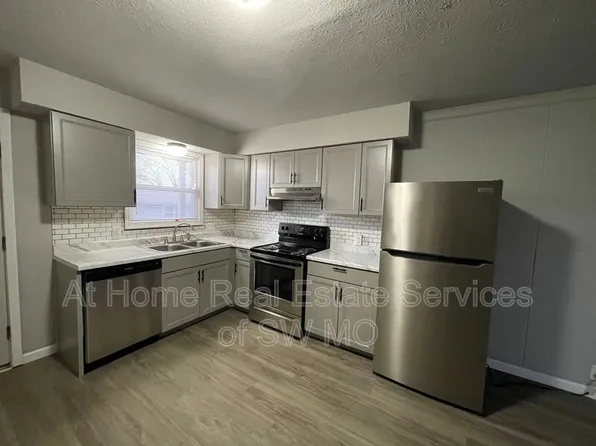 930 S Campbell P12 Plz #12, Springfield, MO 65806