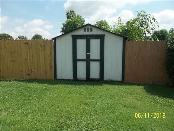2nd image of 196 Stones River Ln