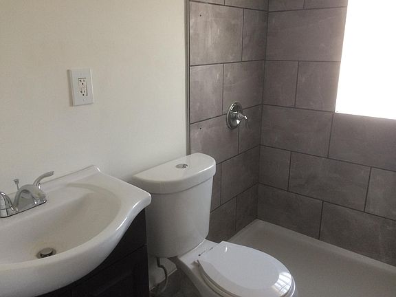 5th image of 1005 1/2 W 38th St