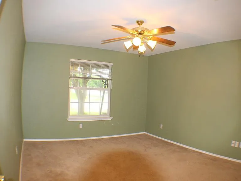 12321 Kilmartin Ln — Photo 10