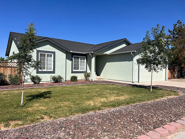 1073 Pepper Ln — Photo 1
