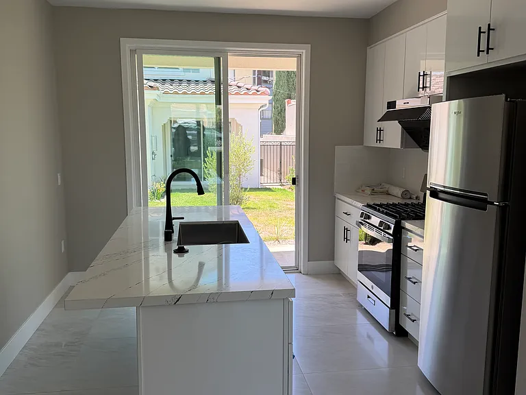 2708 Birch St #2708 — Photo 4