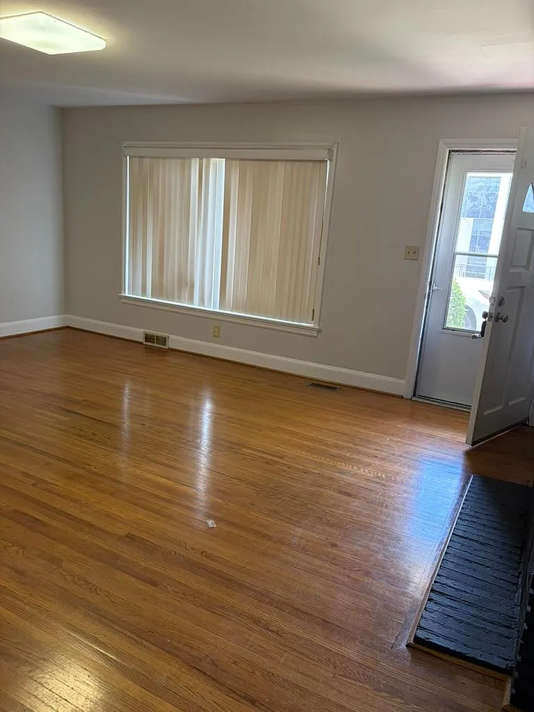 6015 Monroe Rd — Photo 2