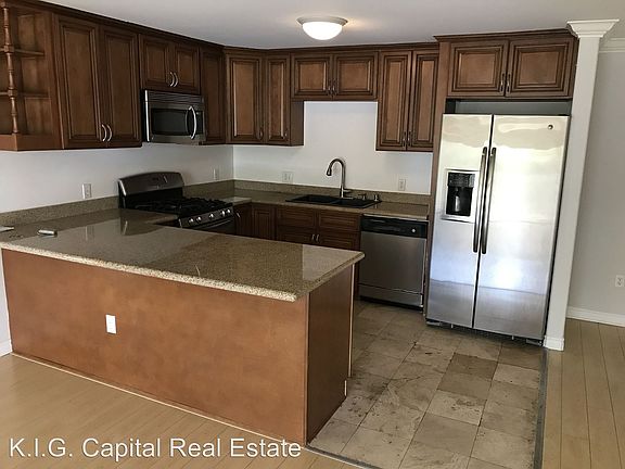3rd image of 5264 Satsuma Ave Unit 10