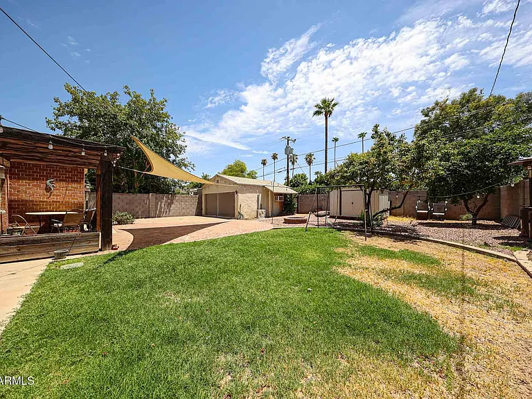 1317 W Holly St — Photo 39