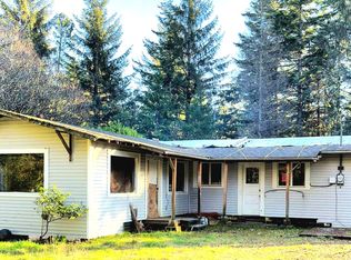93706 Driftwood Inn Ln, North Bend, OR 97459