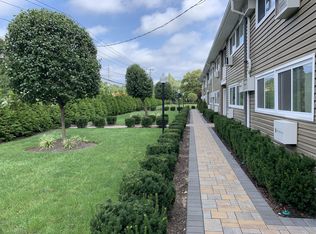 1735 N Gardiner Dr APT 28B, Bay Shore, NY 11706