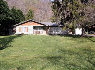 90 Patterson Ave, Bryson City, NC 28713