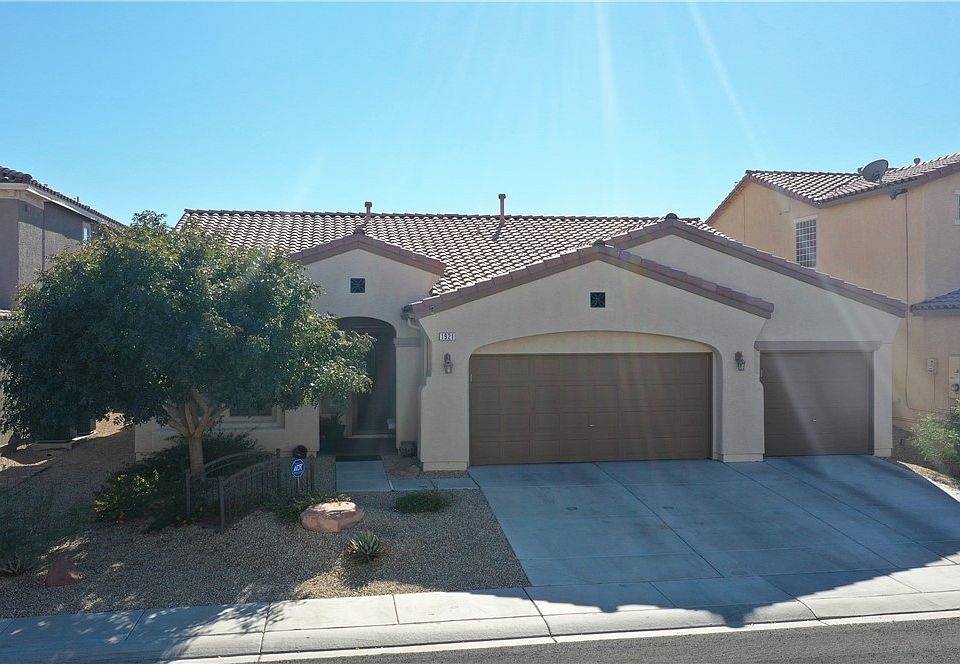 1st image of 1921 La Calera Ave