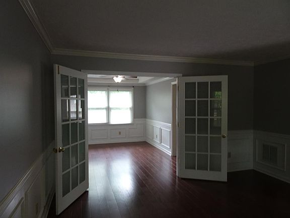3rd image of 704 Riverwood Ln