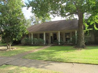 907 Friars Ln, Baytown, TX 77521